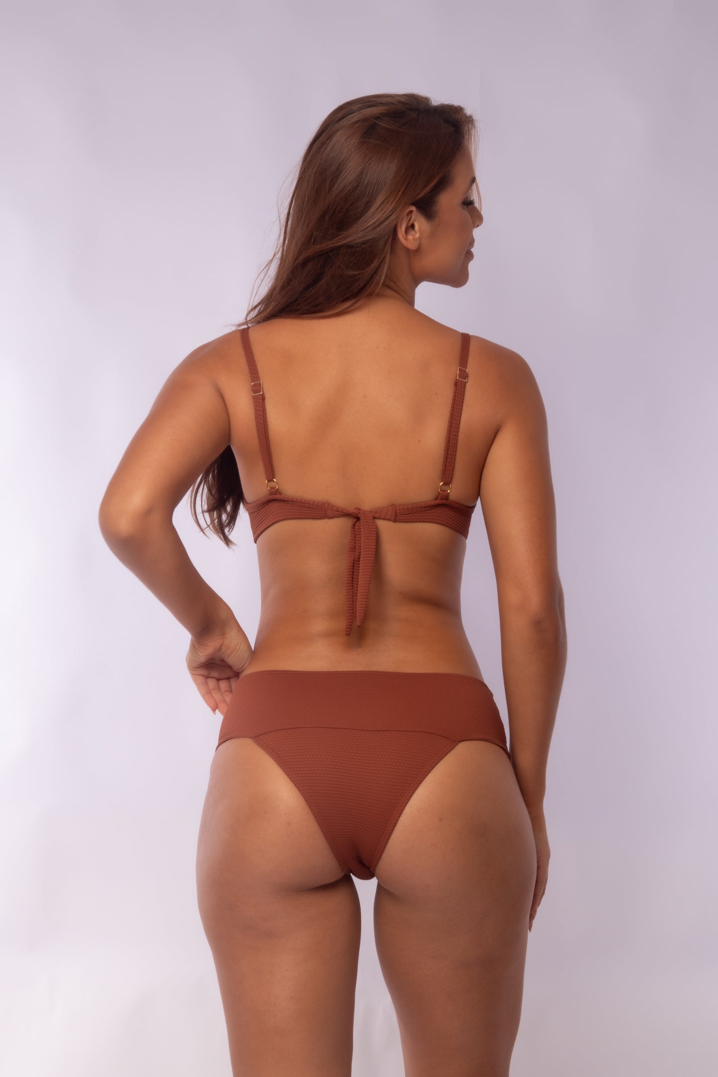 TOP CON ARO + HOT PANT COLMENA MARRÓN