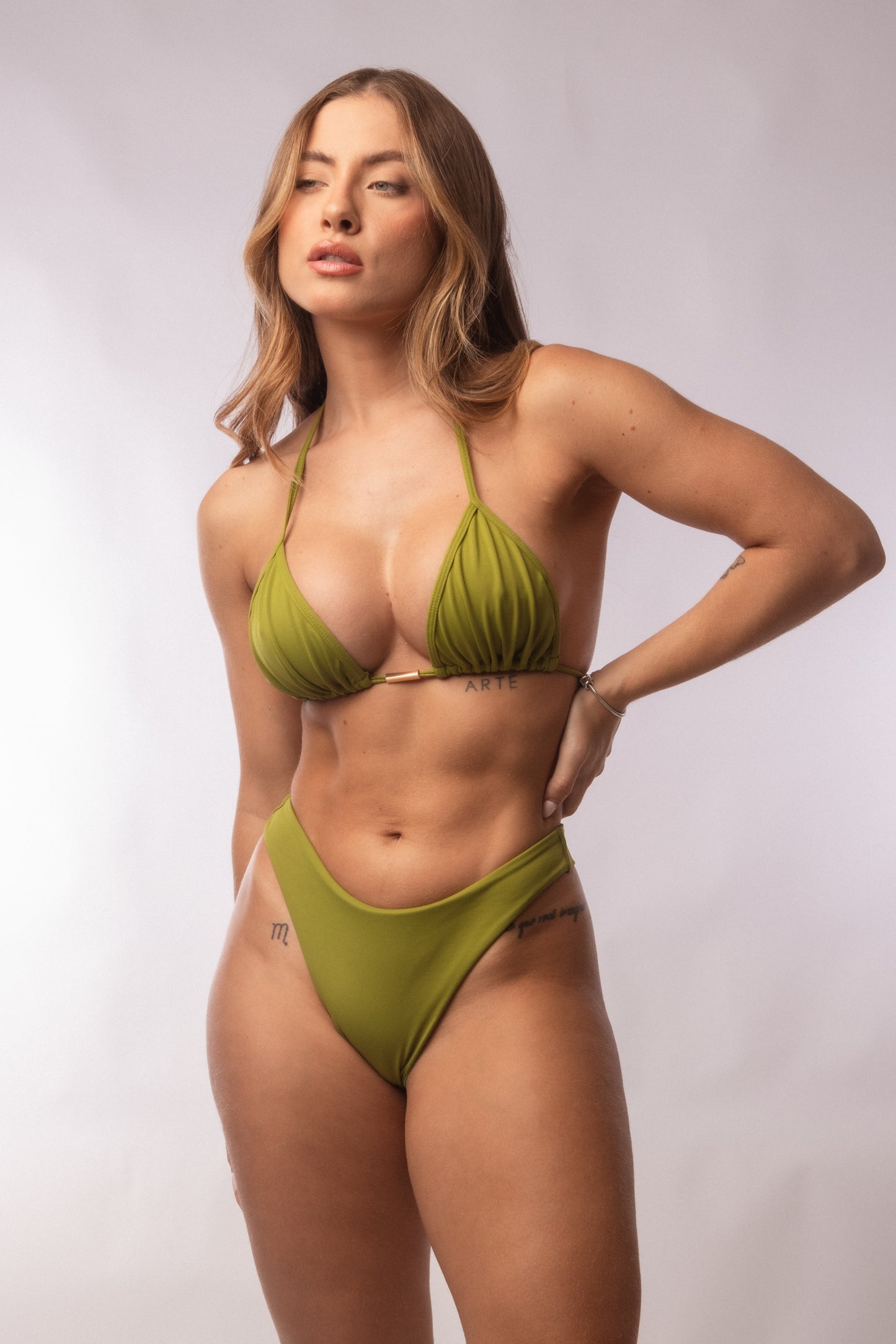 TOP TRIÁNGULO METAL + TANGA ASA VERDE APPLE